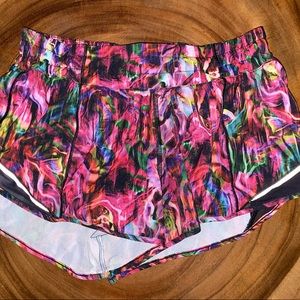 EUC lululemon hotty hot shorts 6